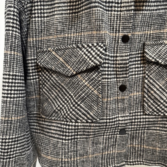 Love Tree Cropped Plaid Shacket Jacket Coat NWOT Women’s Size Large - Picture 4 of 4
